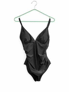 Cupshe NWT Black One piece Swimsuit Medium flattering style